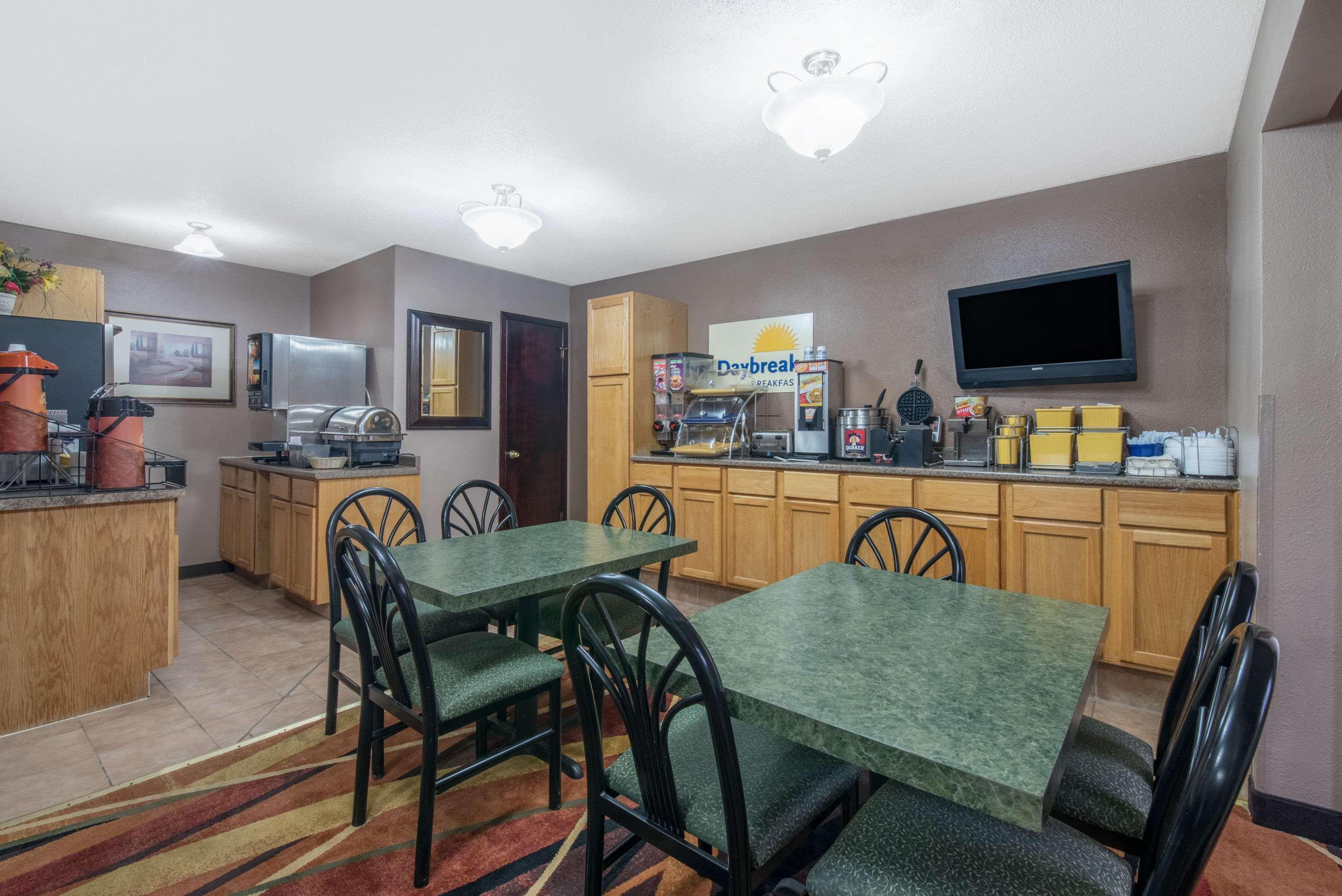 Days Inn By Wyndham Jamestown Εξωτερικό φωτογραφία