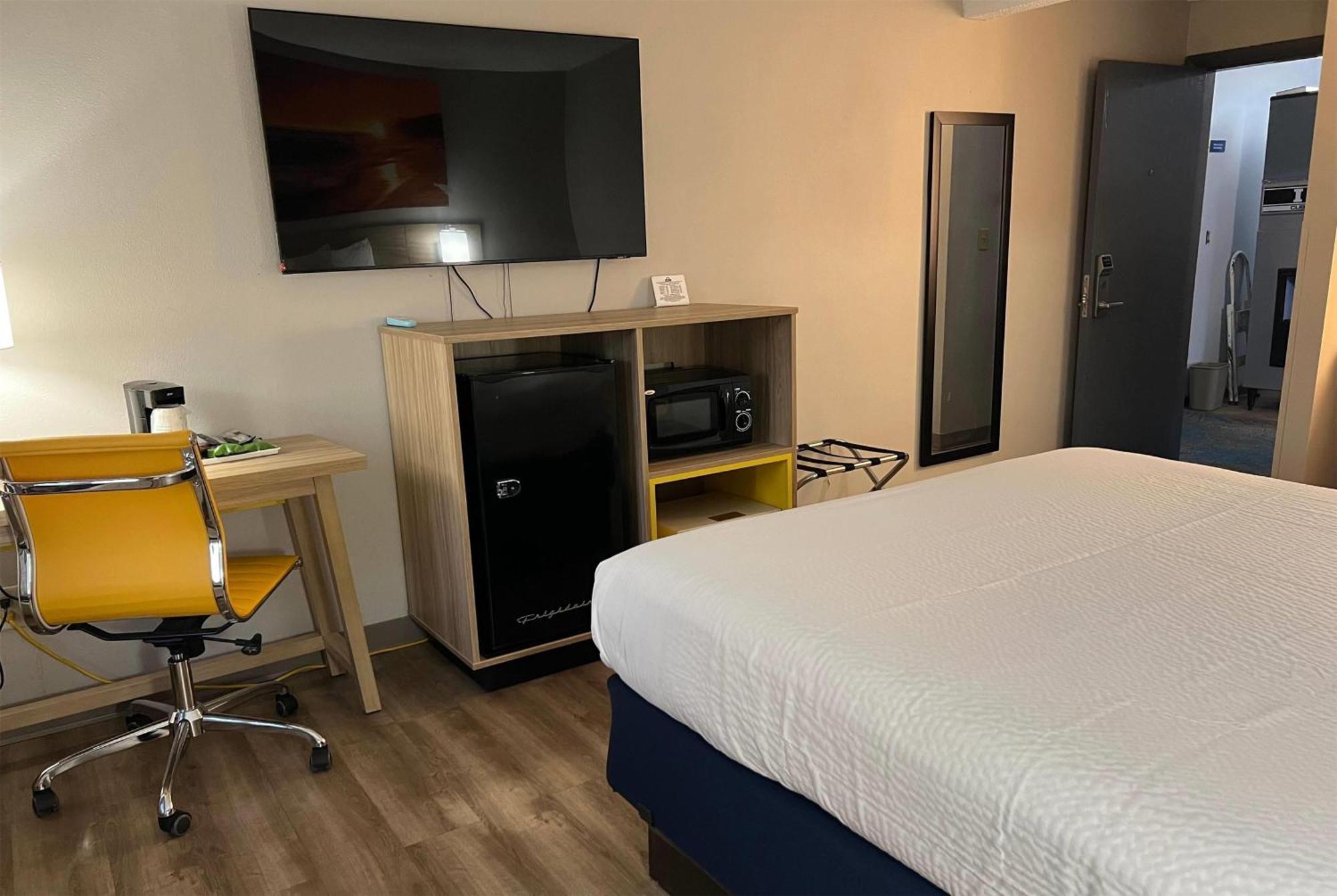 Days Inn By Wyndham Jamestown Εξωτερικό φωτογραφία